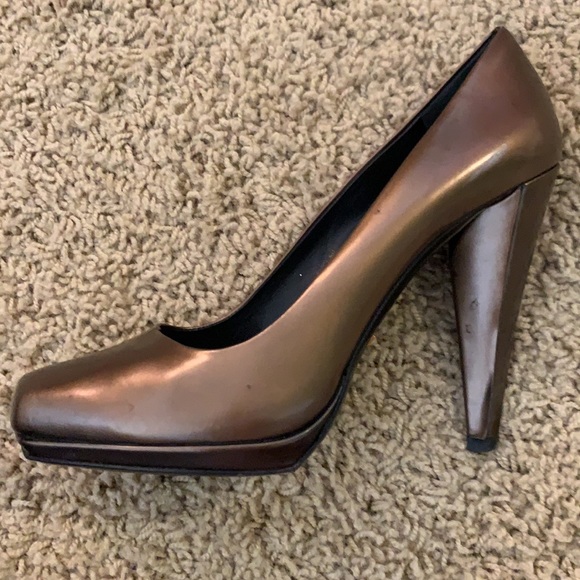 SOLD IRL Prada bronze pumps - Picture 6 of 14